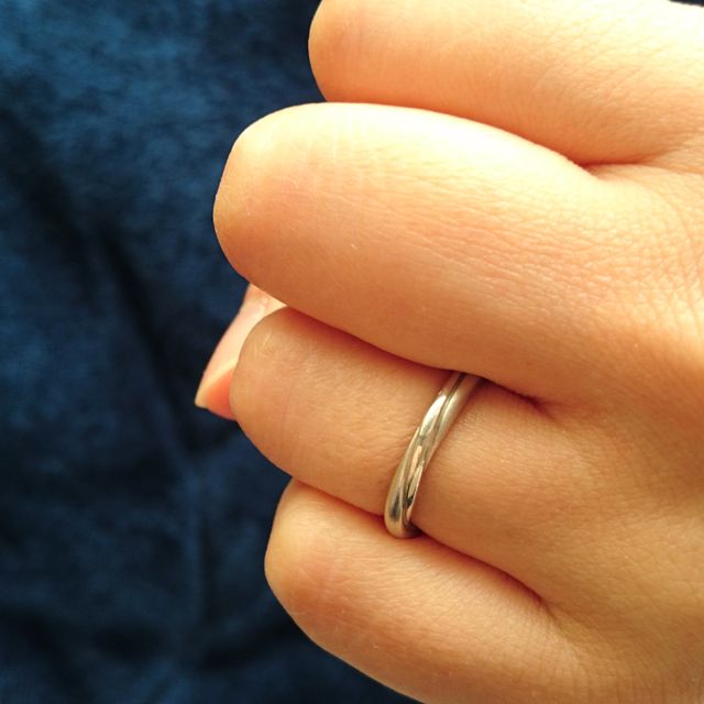 【銀座ダイヤモンドシライシの口コミ】 正直ねじりの入ったデザインは考えていなかったのですが、このリングに出…