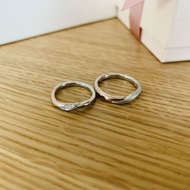 【アイプリモ(I-PRIMO)の口コミ】 指の形に合うウェーブデザインの指輪を探していました。私がイエベ、彼が…