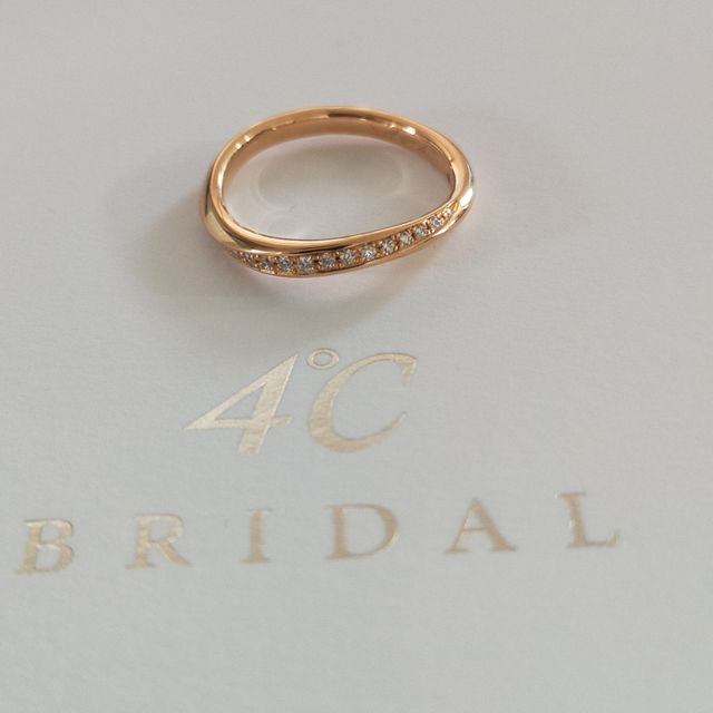 【4℃ BRIDAL(ヨンドシーブライダル)の口コミ】 以前より結婚指輪をゴールドで考えていましたが、ゴールドの種類が4種類あ…