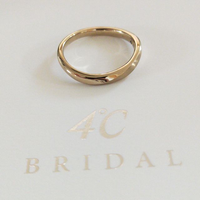 【4℃ BRIDAL(ヨンドシーブライダル)の口コミ】 以前より結婚指輪をゴールドで考えていましたが、ゴールドの種類が4種類あ…