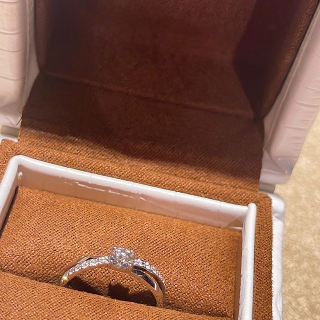 【ROCCA(ロッカ)の口コミ】 ダイヤモンドの輝きがいいもので似合ったものを選びました！
数多くあるダ…