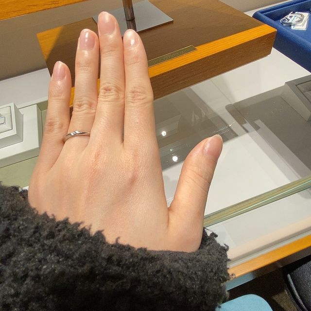 【アイプリモ(I-PRIMO)の口コミ】 シンプルで普段使いしやすい指輪を探していて、何個も試着させてもらいま…