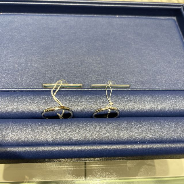 【銀座ダイヤモンドシライシの口コミ】 一件控えめ過ぎるかなと思うデザインでしたが、
実際に着用してみる見え方…