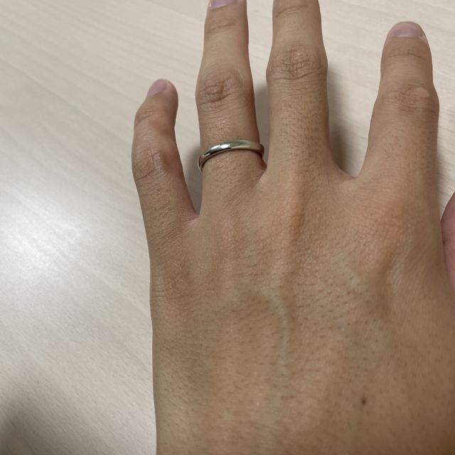 【アイプリモ(I-PRIMO)の口コミ】 指輪のデザインはシンプルなデザインがよく、その中でもウェーブのものが…