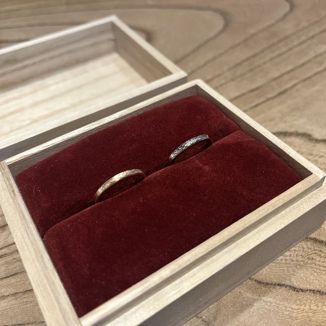 【ichi(イチ)の口コミ】 2人ともキラキラしたシンプルな指輪というよりはおしゃれで結婚指輪っぽく…