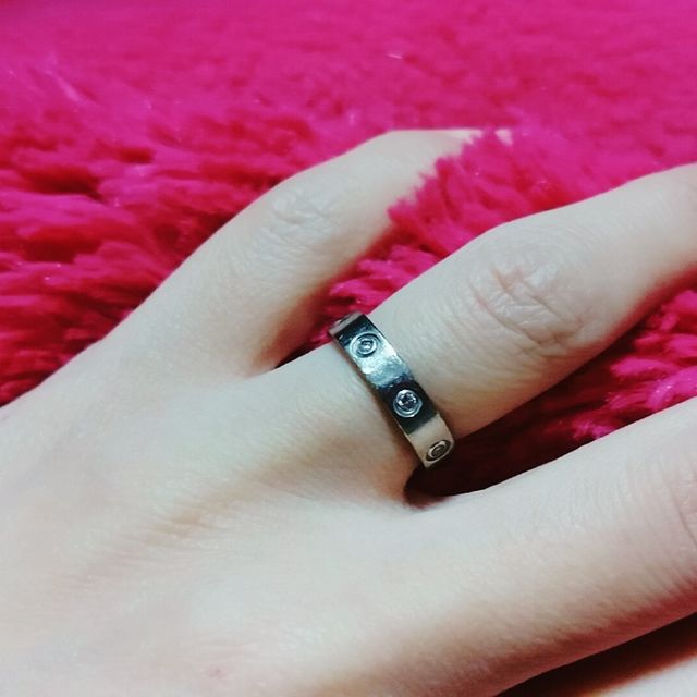 【カルティエ(Cartier)の口コミ】 憧れのカルティエのラブリング・・・！結婚指輪でもよかったのですが、ビ…