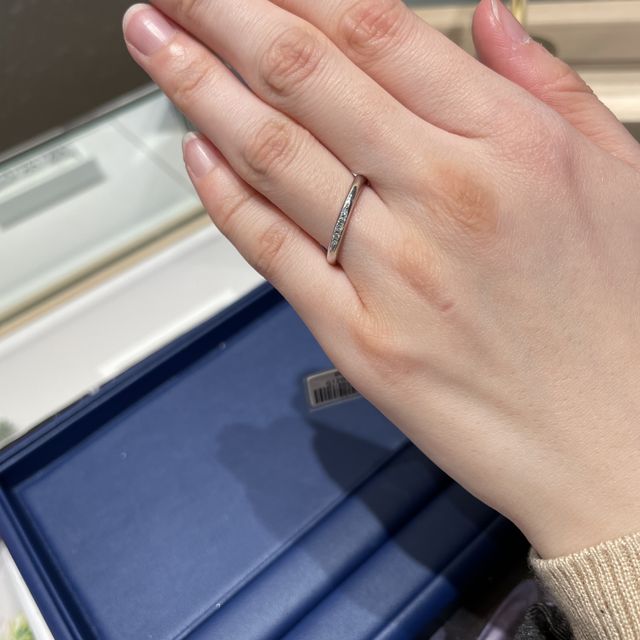 【銀座ダイヤモンドシライシの口コミ】 他店と比較すると、ダイヤモンドの輝きの細かさが繊細だったのがこちらを…