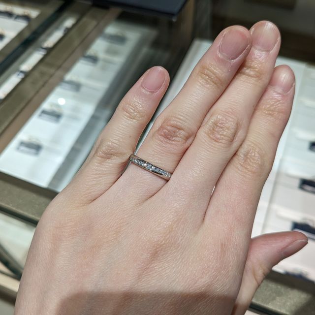 【ROYAL ASSCHER(ロイヤル・アッシャー)の口コミ】 ①つけ心地が良い
なめらかで指通りが良く、フィットしました。
②デザイン…