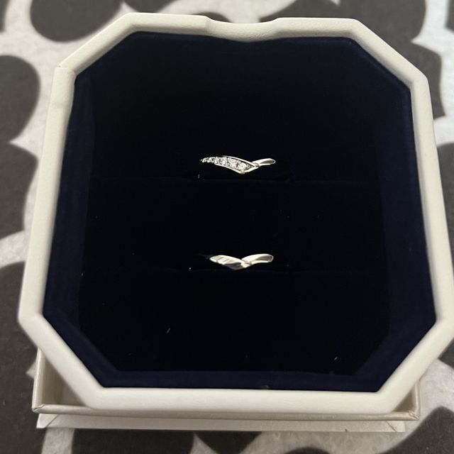 【4℃ BRIDAL(ヨンドシーブライダル)の口コミ】 結婚指輪ということで、ドキドキしたのと
来店も初めてのところでした。
…