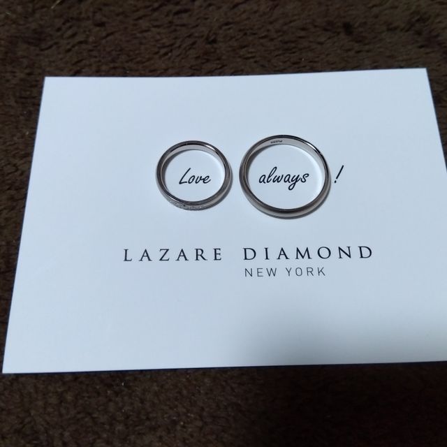 【ラザール ダイヤモンド(LAZARE DIAMOND)の口コミ】 婚約指輪は幅のところにダイヤがあり
シンプルで上品で個性的だったので決…