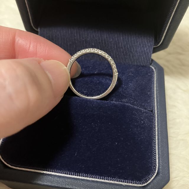 【銀座ダイヤモンドシライシの口コミ】 シンプルで細身
エタニティのデザインであること
20万以下であること

上…