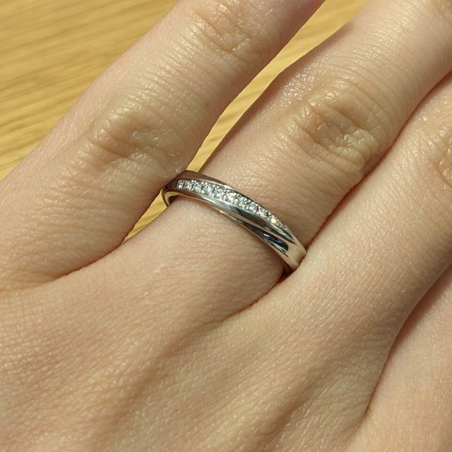 【Desserts(デザート)の口コミ】 ①リングの指通りがなめらかで、つけ心地が良いところ
②デザインが素敵なと…