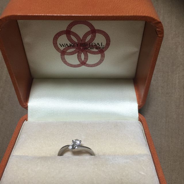 【WAKO BRIDALの口コミ】 ダイヤのインパクトが一番決めてでした。
男性が女性に贈る婚約指輪は、女…