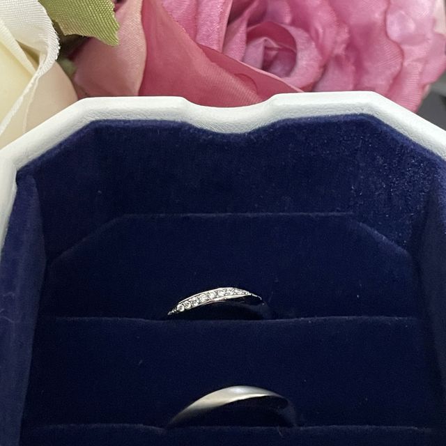 【4℃ BRIDAL(ヨンドシーブライダル)の口コミ】 指輪の決め手は、指輪のデザインやアフターサービス、価格帯でした。デザ…