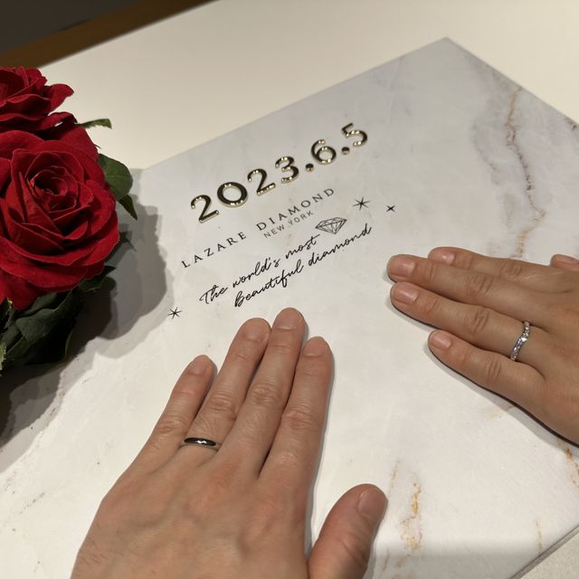 【ラザール ダイヤモンド(LAZARE DIAMOND)の口コミ】 なんといってもデザインです！ハーフエタニティーでv字！に魅了されました…