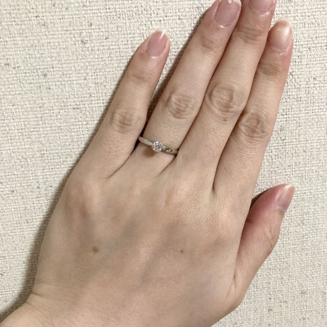 【STAR JEWELRY(スタージュエリー)の口コミ】 プロポーズ用に購入してくれました。

デザインは当日まで知らなかったの…