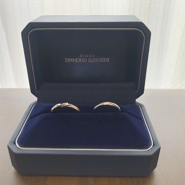 【銀座ダイヤモンドシライシの口コミ】 婚約指輪がストレートタイプだったので同じストレートの結婚指輪から探し…
