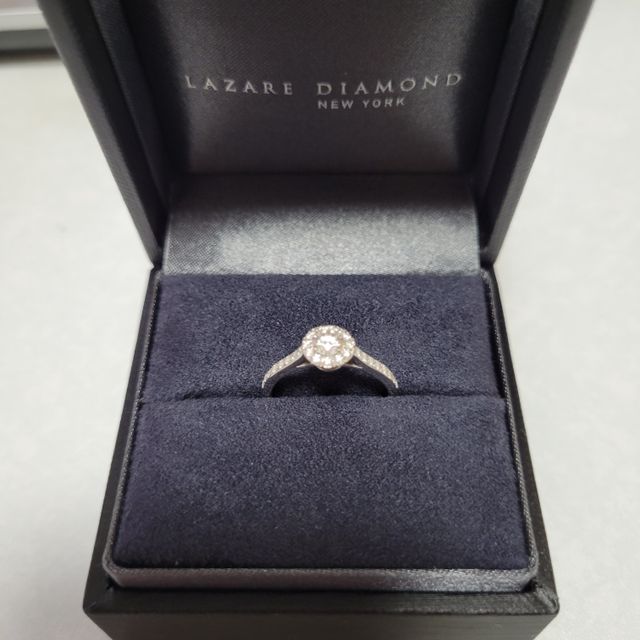 【ラザール ダイヤモンド(LAZARE DIAMOND)の口コミ】 指輪のデザイン、ゴージャス感にダイヤモンドのカラットとクラリティ、カ…