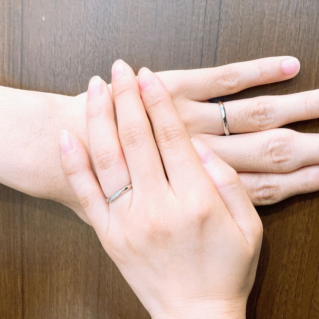 【銀座ダイヤモンドシライシの口コミ】 2人とも水掻きが深いとのことで、ウェーブの形をおすすめしてもらった。女…