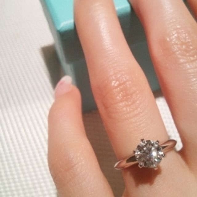 【ティファニー(Tiffany & Co.)の口コミ】 シンプルなデザインで、真ん中にダイヤモンドがひとつだけあるのが、欲し…