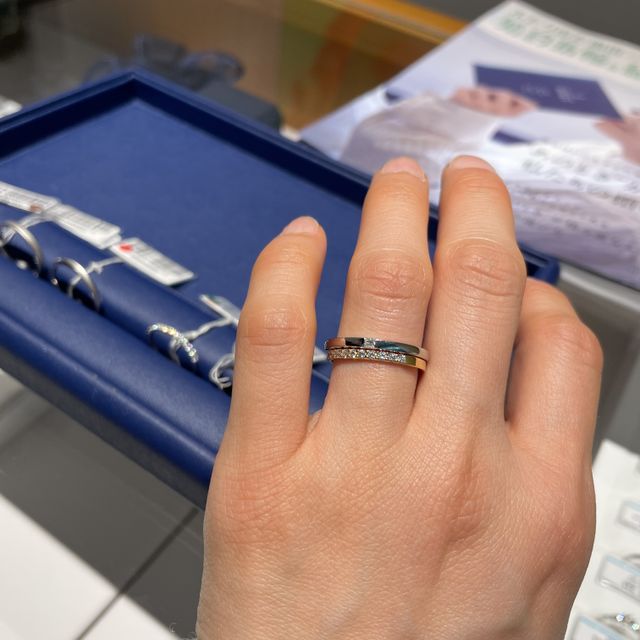 【銀座ダイヤモンドシライシの口コミ】 結婚指輪は、シンプルだけれど、ダイヤモンドが入っているものが希望でし…