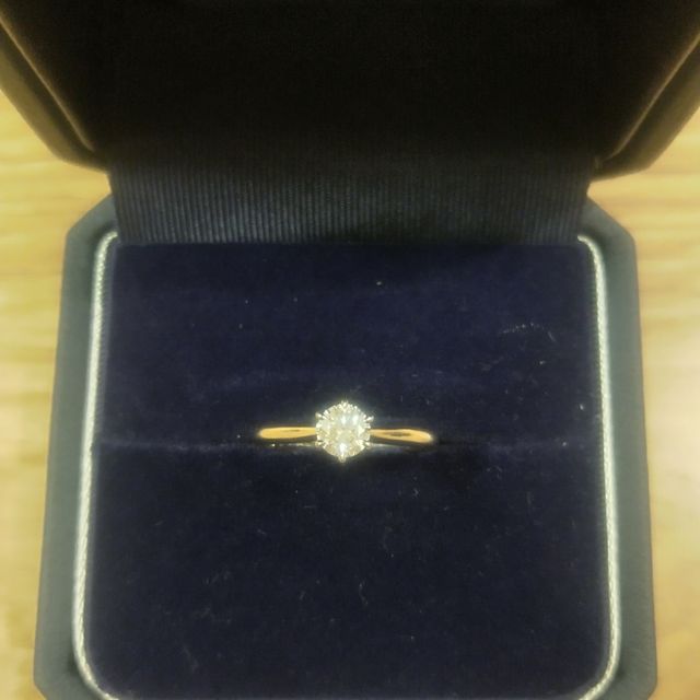 【銀座ダイヤモンドシライシの口コミ】 プラチナリングで一粒ダイヤのシンプルなものを探していました。最初は台…