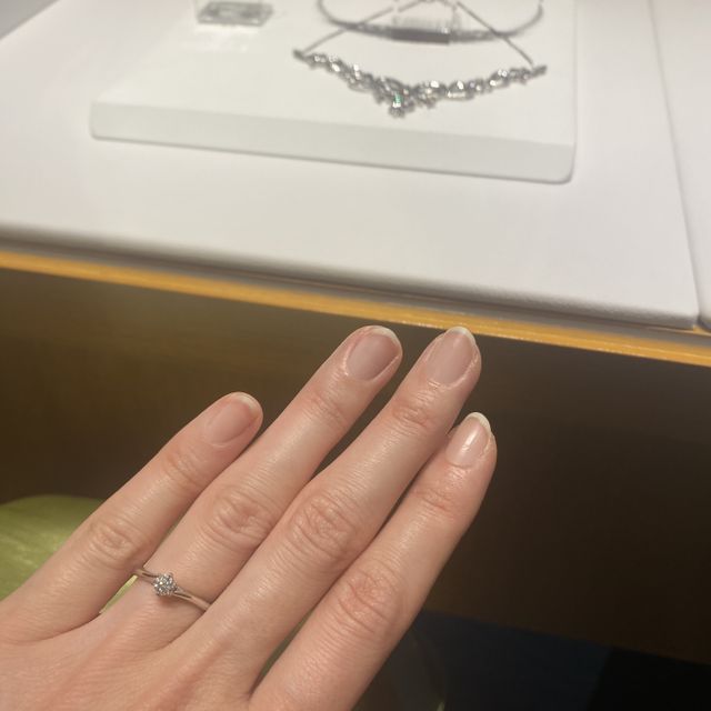 【銀座ダイヤモンドシライシの口コミ】 デザイン、価格とスタッフさんのご対応、アドバイスにより、決めました。…