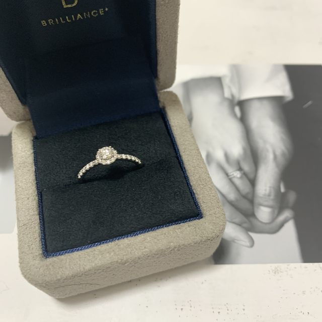 【BRILLIANCE+(ブリリアンスプラス)の口コミ】 ダイヤモンドプロポーズをしてもらい、そこからたくさんあるデザインの中…