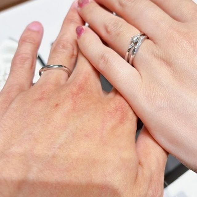 【銀座ダイヤモンドシライシの口コミ】 ブランドとシンプルなデザイン。
何種類も試着させてもらいたので、とても…