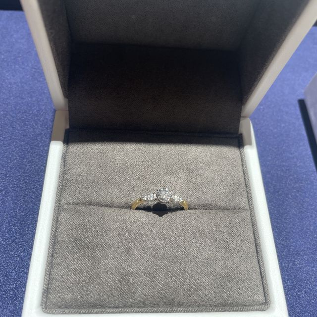 【COCKTAIL(カクテル)の口コミ】 手が小さく指の長さも短いため素朴な指輪よりはゴージャスめの指輪を探し…