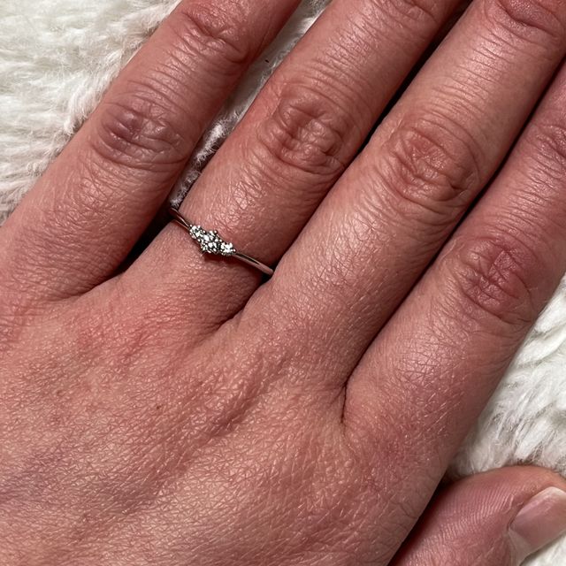 【ケイウノ ブライダル(K.UNO BRIDAL)の口コミ】 結婚指輪を先に決めてて、それに重ねづけできるような物で安めの物を探し…