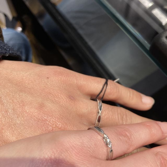 【エクセルコダイヤモンド(EXELCO DIAMOND)の口コミ】 ダイヤモンドがキラキラしていて、ミル打ちも気に入り、デザインが素敵で…