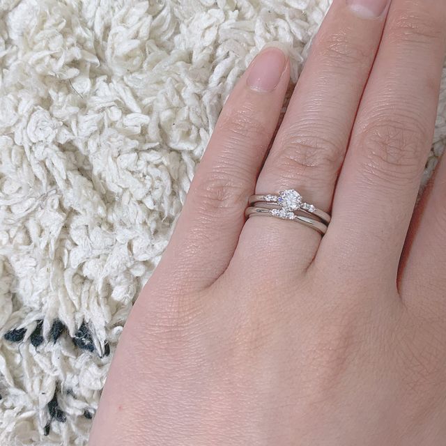 【Foulason(フレゾン)の口コミ】 華奢な指輪を探していて色々な指輪を試着したのですが、一番シンプルでで…