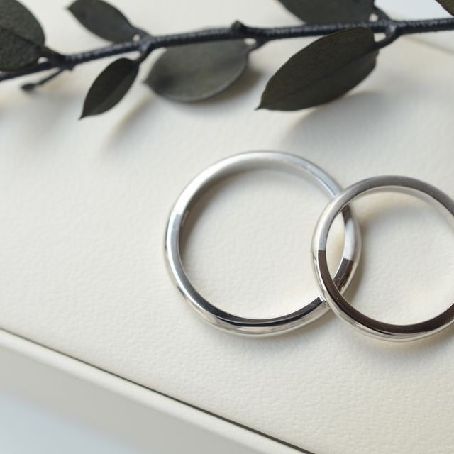 【CRAFY(クラフィ)の口コミ】 指輪のデザイン・テイストは、なるべくシンプルなものにしたく、
光沢とマ…