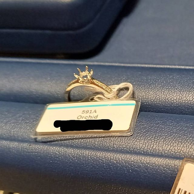 【銀座ダイヤモンドシライシの口コミ】 リングサイドにもダイヤモンドが打ち込まれていて、どこから見てもキラキ…