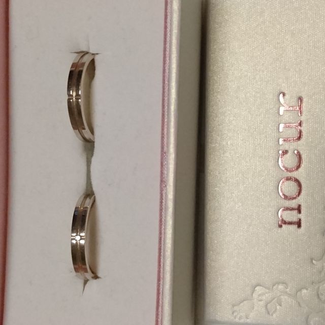 【nocur(ノクル)の口コミ】 自分達の手に似合うかどうかが決め手でした。はじめに気に入った指輪を色…