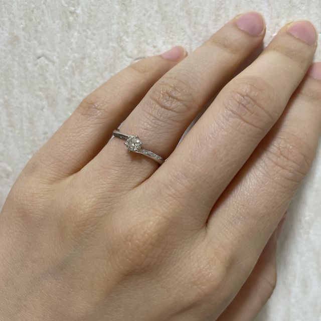 【銀座ダイヤモンドシライシの口コミ】 珍しいデザインで、一目惚れでした！ねじれてるデザインの指輪が似合うと…