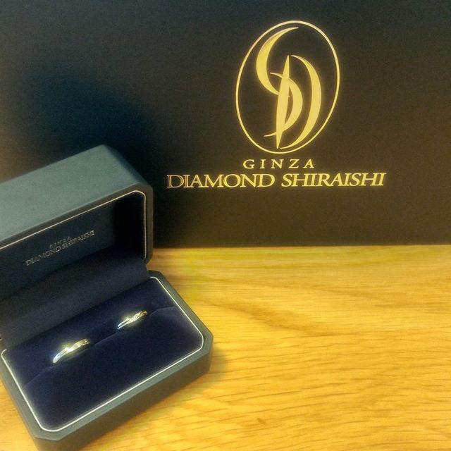 【銀座ダイヤモンドシライシの口コミ】 長く着けるものなのでシンプルなものを探していました。婚約指輪との重ね…