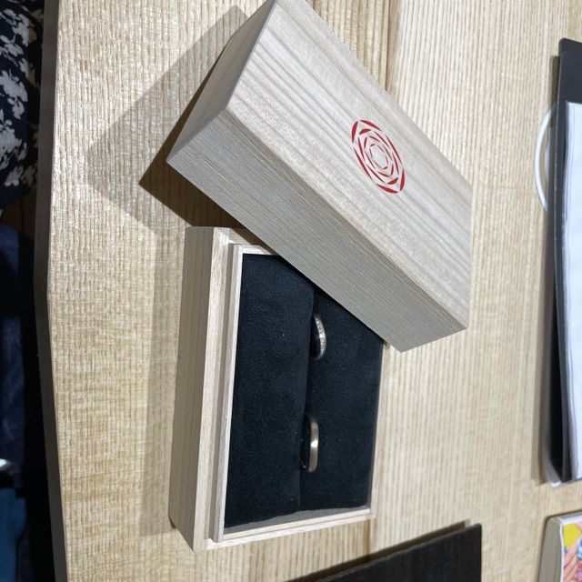 【出雲結(いずもゆい)の口コミ】 指輪に入っているラインがとても気に入ったことです。当初は石はついてい…