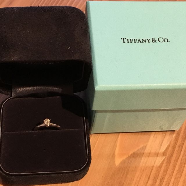 【ティファニー(Tiffany & Co.)の口コミ】 とにかく店員さんの接客が良く、ここにしようと決めた。指輪もシンプルな…