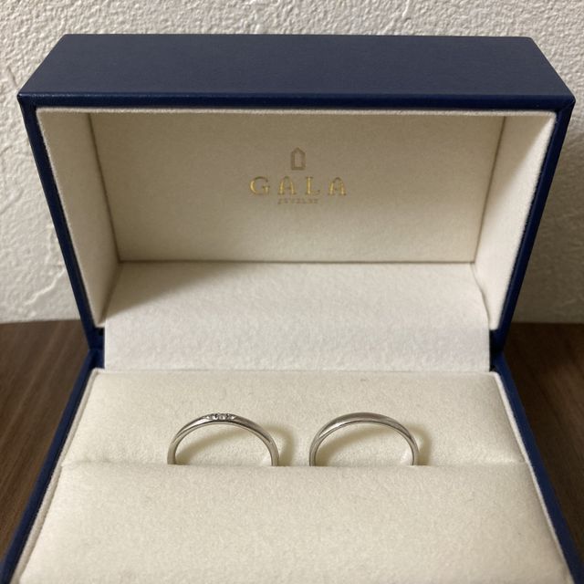 【GALA JEWELRY(ガラジュエリー)の口コミ】 シンプルめなデザインを探していたのと、結婚指輪は普段使いするものなの…