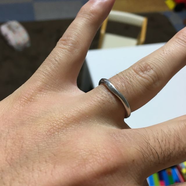 【4℃ BRIDAL(ヨンドシーブライダル)の口コミ】 シンプルなシルバーリングを探しておりデザインも気に入り、購入を決めま…
