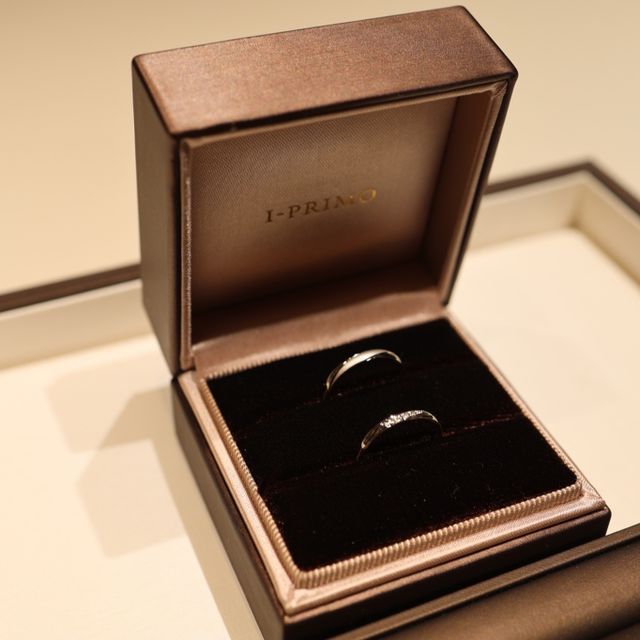 【アイプリモ(I-PRIMO)の口コミ】 どのリングも可愛くて20個以上試着しました。ずっとウェーブのリングで探…
