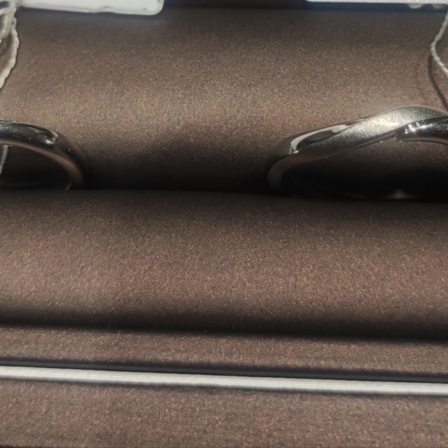 【アイプリモ(I-PRIMO)の口コミ】 指輪のデザインで決めました。
ペアデザインですが、新婦のダイヤモンドの…