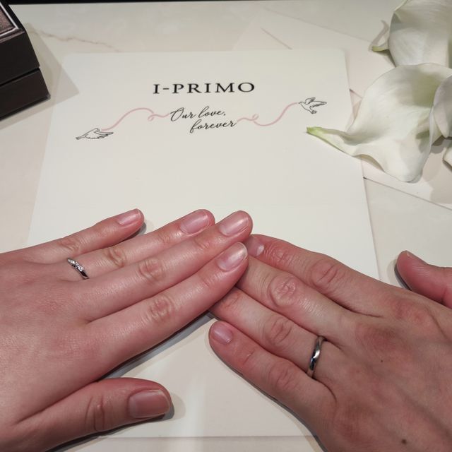 【アイプリモ(I-PRIMO)の口コミ】 指輪のデザインで決めました。
ペアデザインですが、新婦のダイヤモンドの…