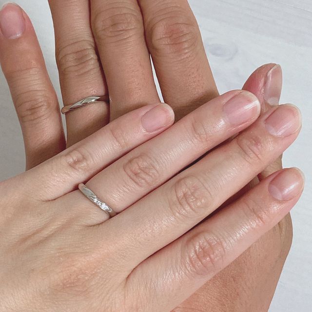 【銀座ダイヤモンドシライシの口コミ】 試着させていただいて、1番自分にしっくり来ました。
ウェーブのデザイン…