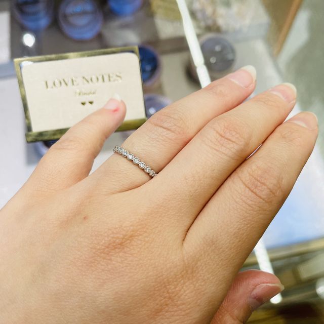 【BIJOUPIKO(ビジュピコ)の口コミ】 来店して一番最初にピンと来た指輪です。
ハーフエタニティで、1周ではな…