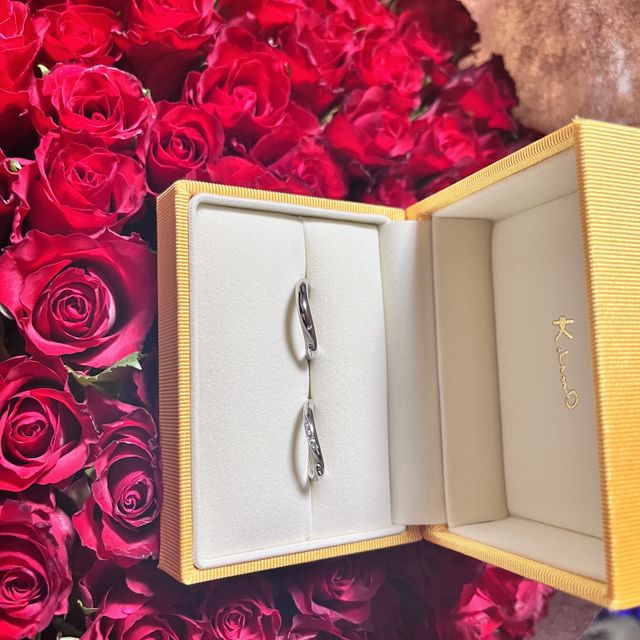 【ケイウノ ブライダル(K.UNO BRIDAL)の口コミ】 フルオーダーなので形や質感もこだわり放題！
波モチーフのアルファベット…