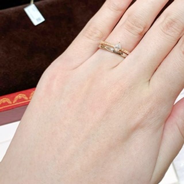 【カルティエ(Cartier)の口コミ】 センターダイヤがペアシェイプのデザインです。アームが細く華奢なデザイ…