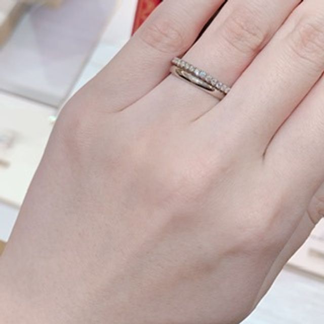 【カルティエ(Cartier)の口コミ】 婚約指輪を普段使いしたかったため、エタニティリングを検討していました…